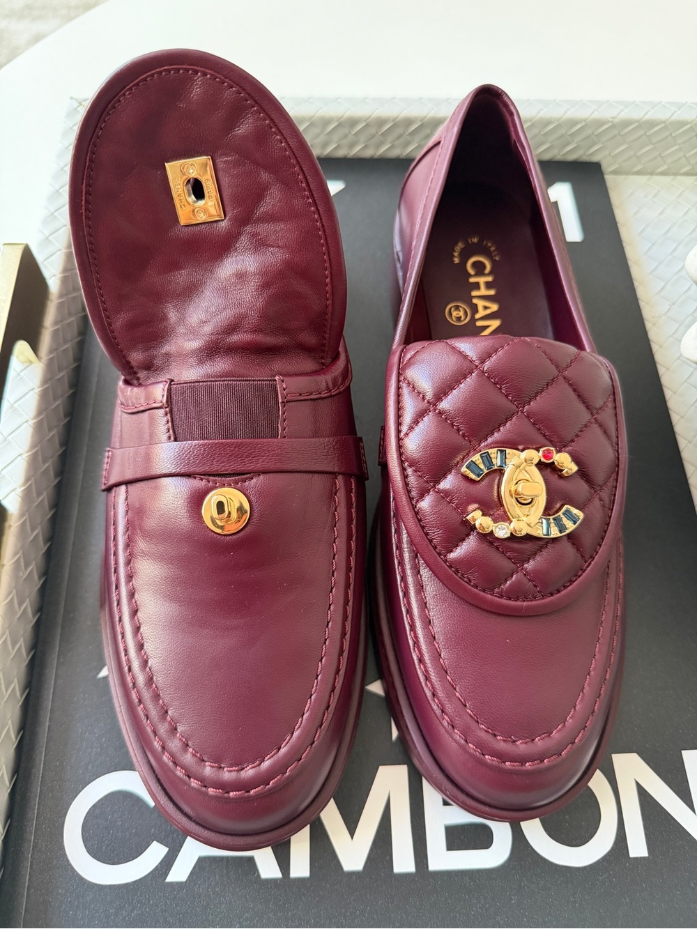 CHANEL BURGUNDY LEATHER LOAFERS OXFORD SHOES GOLD STRASS GEMS CC TURNLOCK 37 - Picture 16 of 17